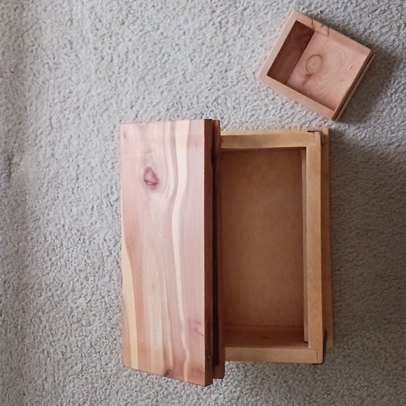 Vintage Handcrafted Small Jewelry Box/Chest - Picture 5 of 12